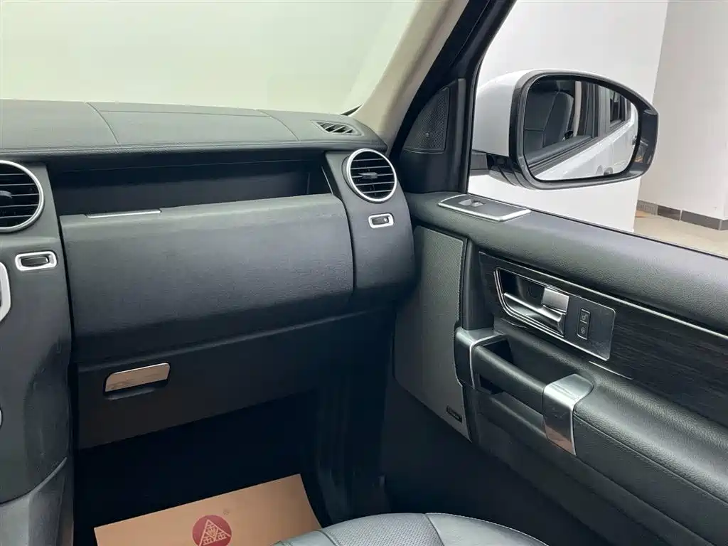Land Rover Discovery 2016 3.0 SC V6 SE фото 31
