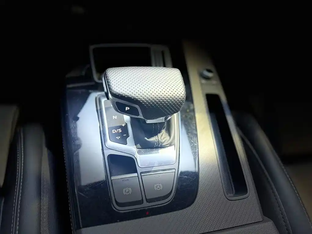 Audi Q5L 2024 Model 40 TFSI Luxury Dynamic фото 17