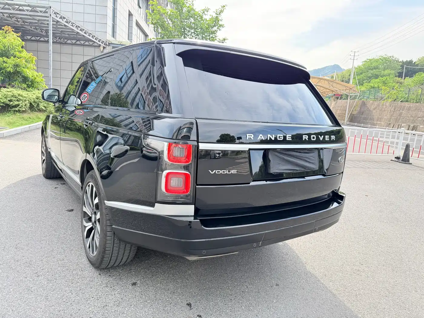 Land Rover Range Rover 2019 3.0 SC V6 Heritage Extended Edition фото 3