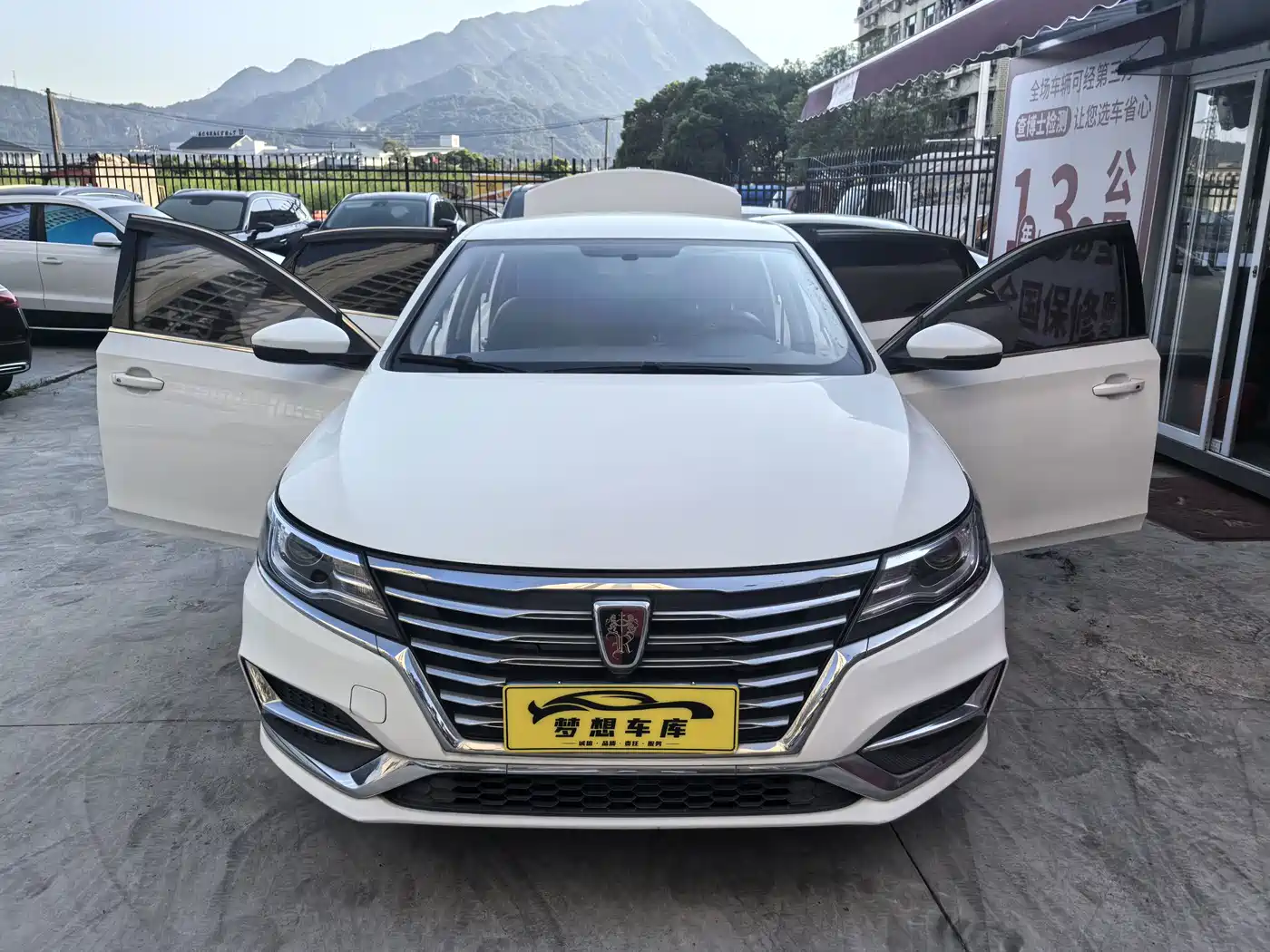 Roewe i6 2020 2020 PLUS 1.6L CVT 4G Connected Glory Luxury Edition