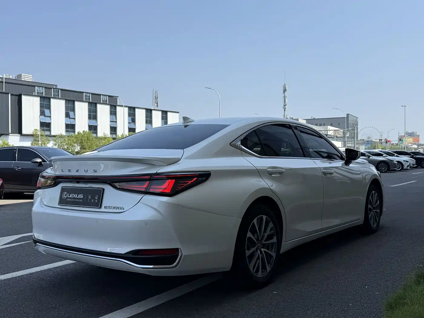 Lexus ES 2025 2025 300h Ultimate Edition