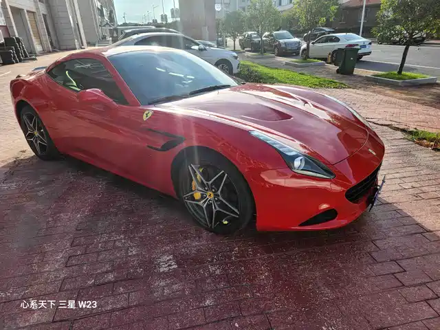 FERRARI CALIFORNIA T