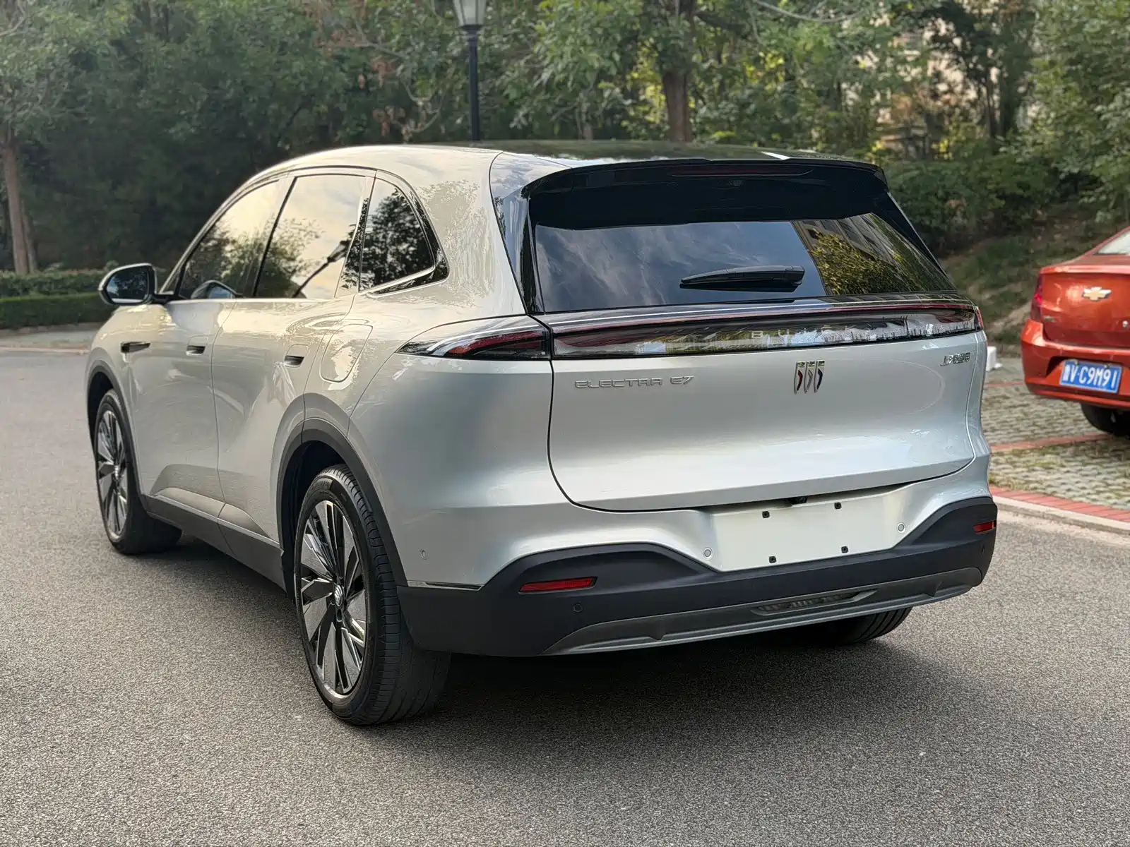 Фото 10 - Buick Zhijing E7