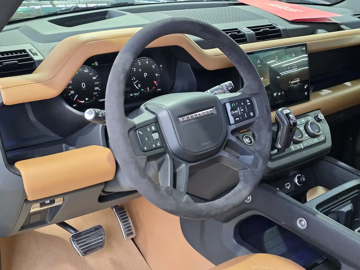 Land Rover Defender 2024 110 5.0T V8 фото 13
