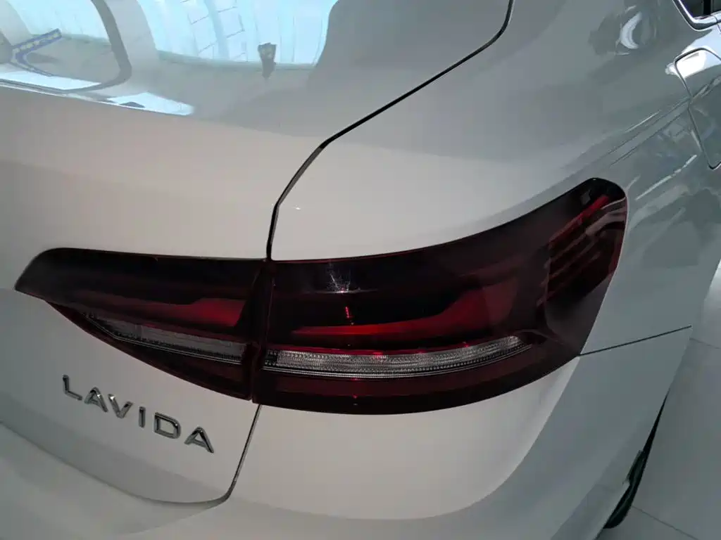 Фото 8 - Volkswagen Lavida