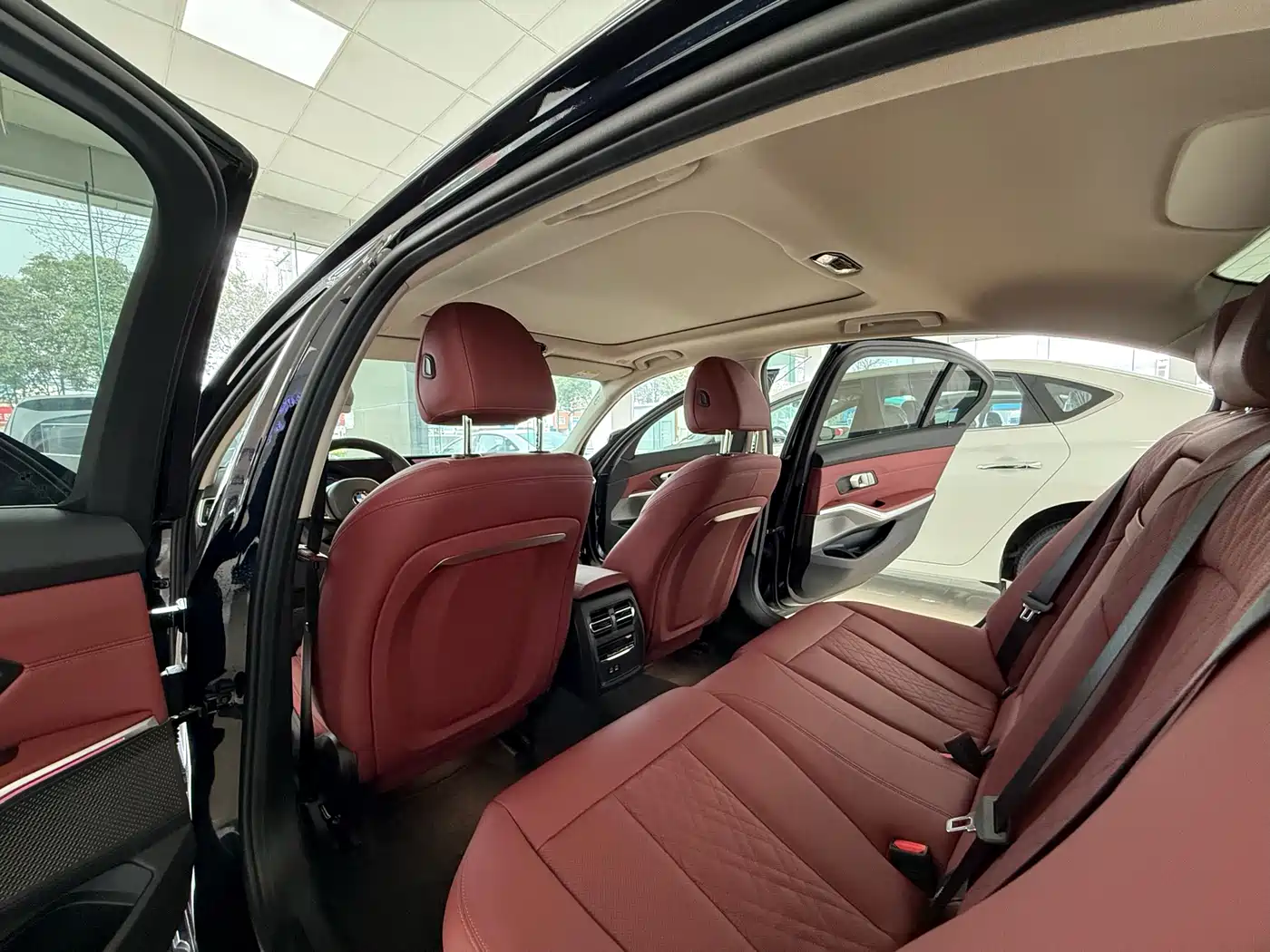 BMW 3 Series 2024 325Li xDrive M Sport Package фото 5