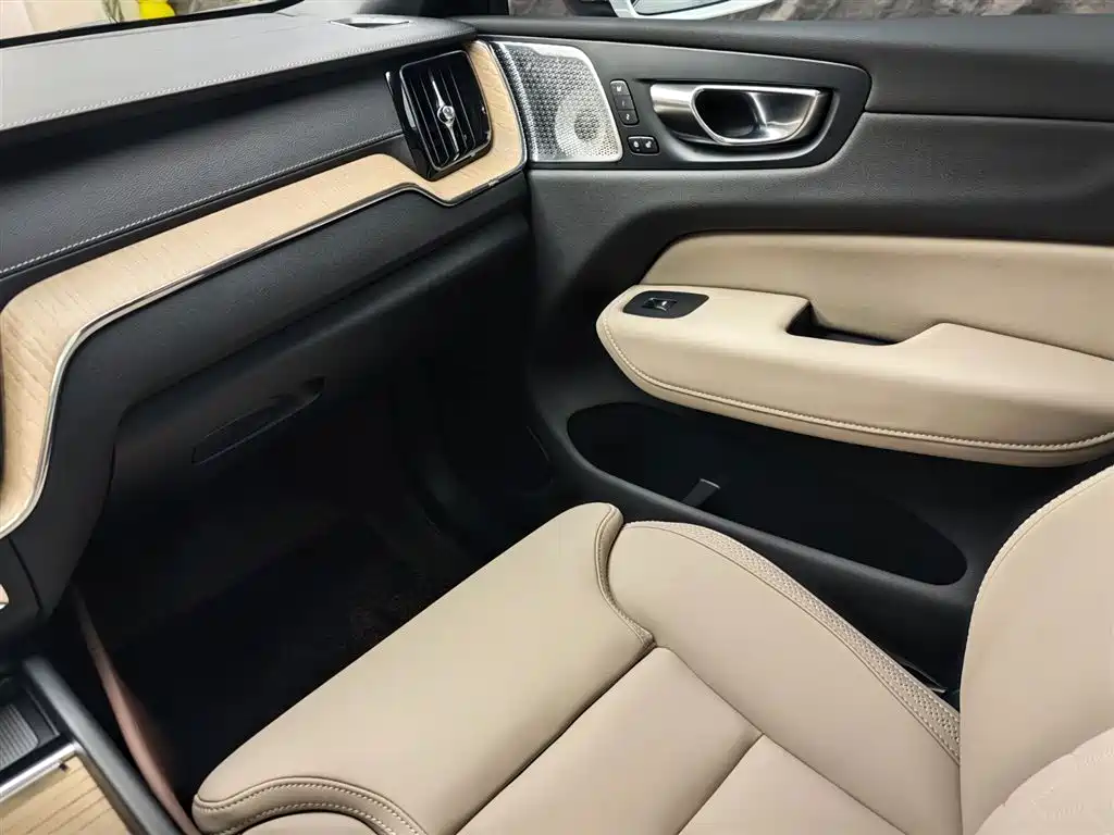 Фото 17 - Volvo XC60