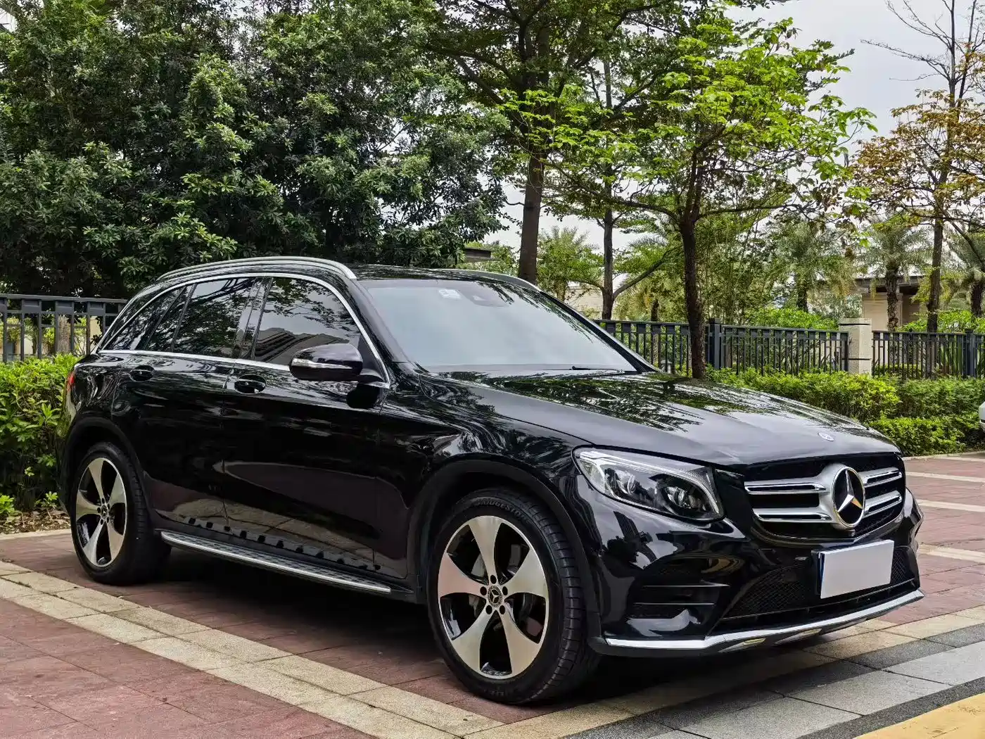 Mercedes-Benz GLC 2018 GLC 300 4MATIC Dynamic фото 3