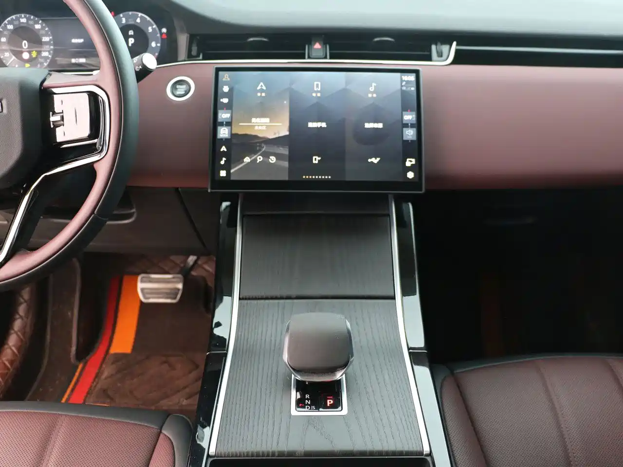Land Rover Range Rover Evoque 2024 Range Rover Evoque L 249PS Light Master Edition фото 8