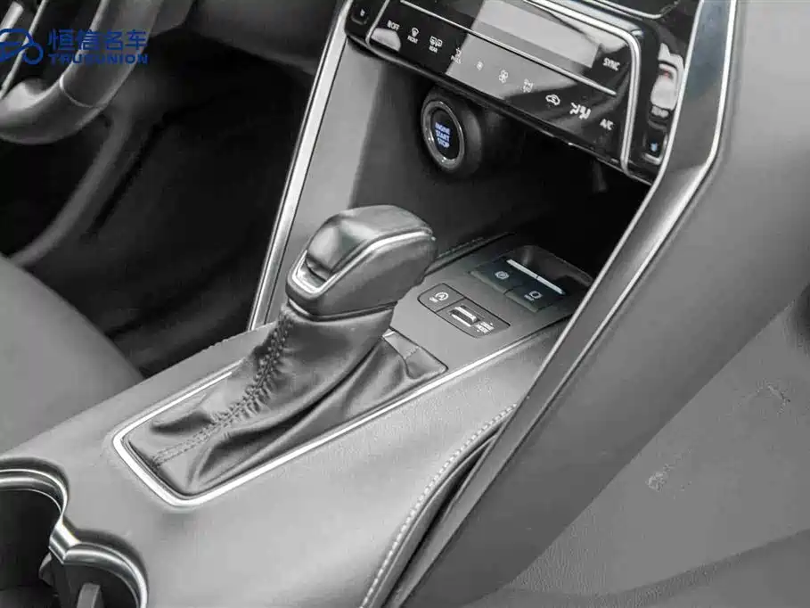 Toyota Venza 2022 2.0L CVT 2WD Luxury фото 19