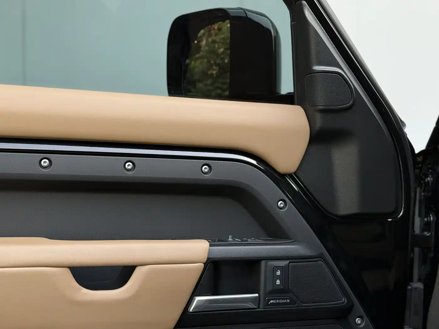 LAND ROVER GUARD
