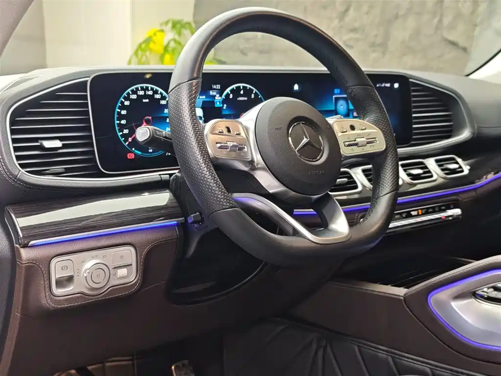 MERCEDES-BENZ GLS