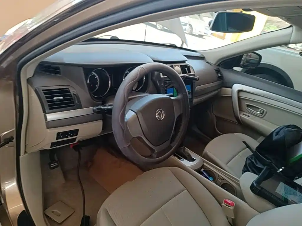 Dongfeng Aeolus Dongfeng Fengshen A60 2015 2014 1.6L Automatic Luxury