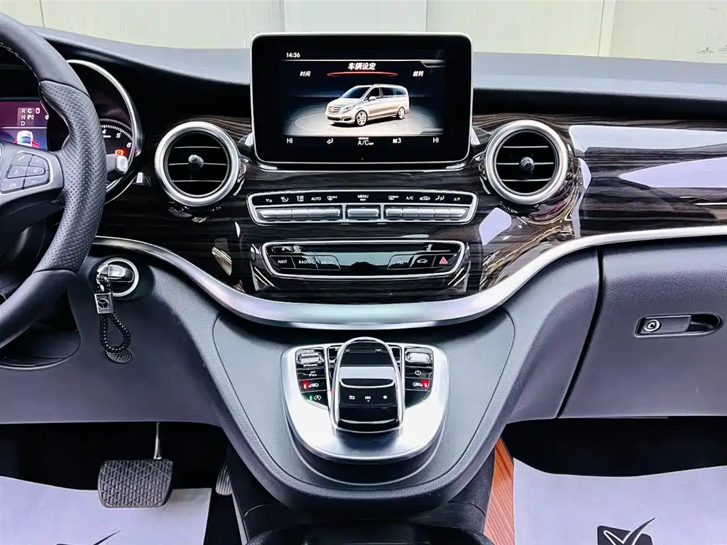 Mercedes-Benz V-Class 2017 Model V 260 Premium Edition фото 12