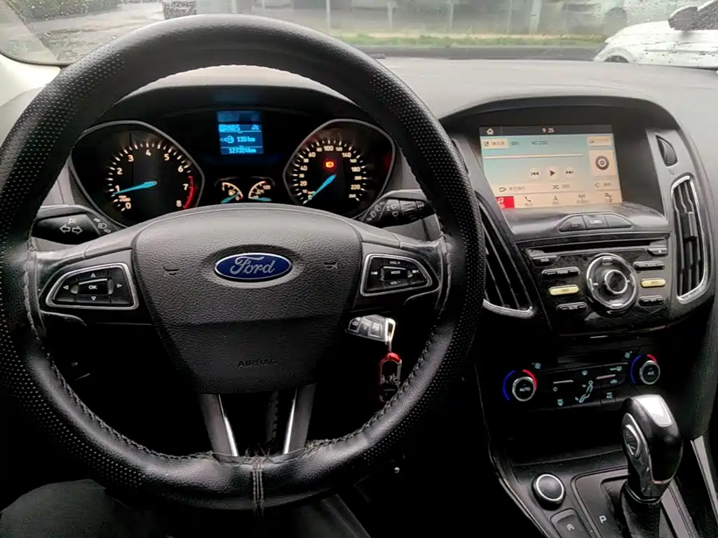 Фото 10 - Ford Focus