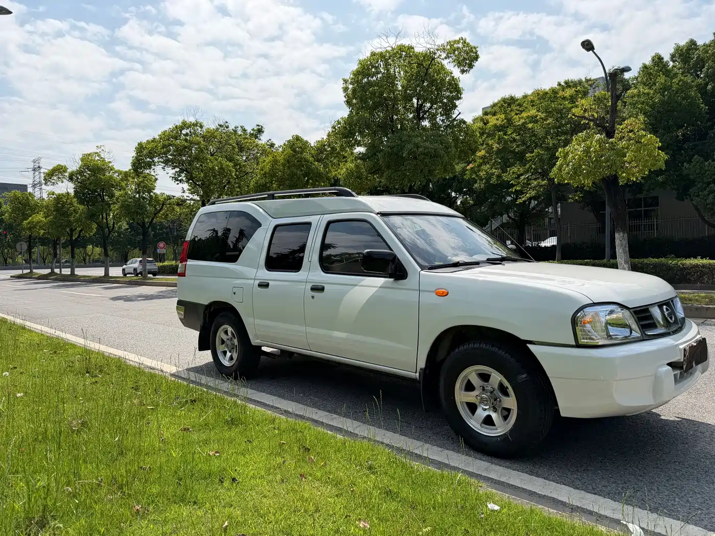 Nissan ZN Van 2015 2013 2.4L 2WD Luxury 5-seater