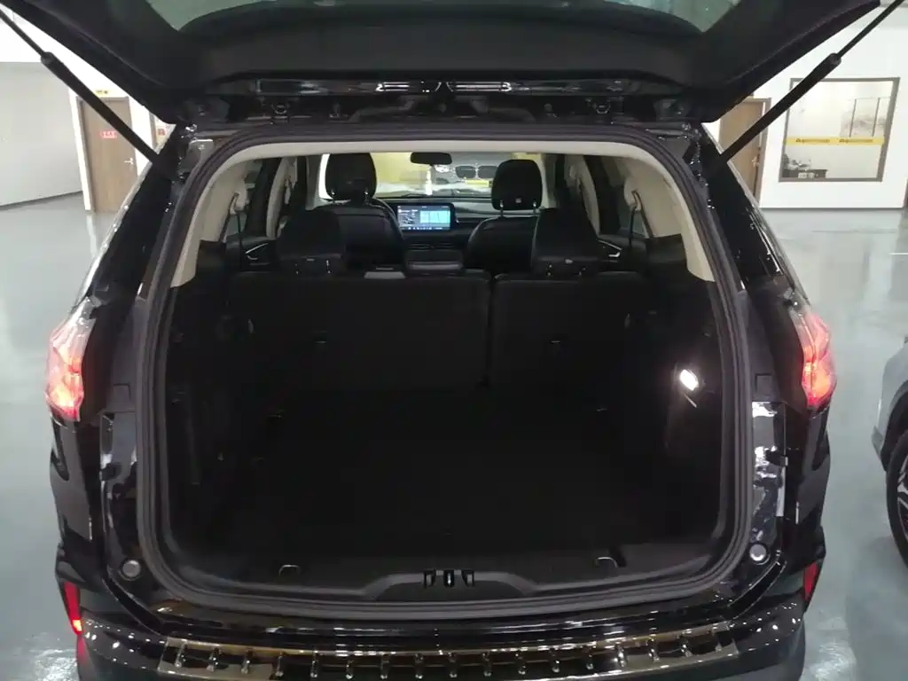 Фото 19 - Ford Edge