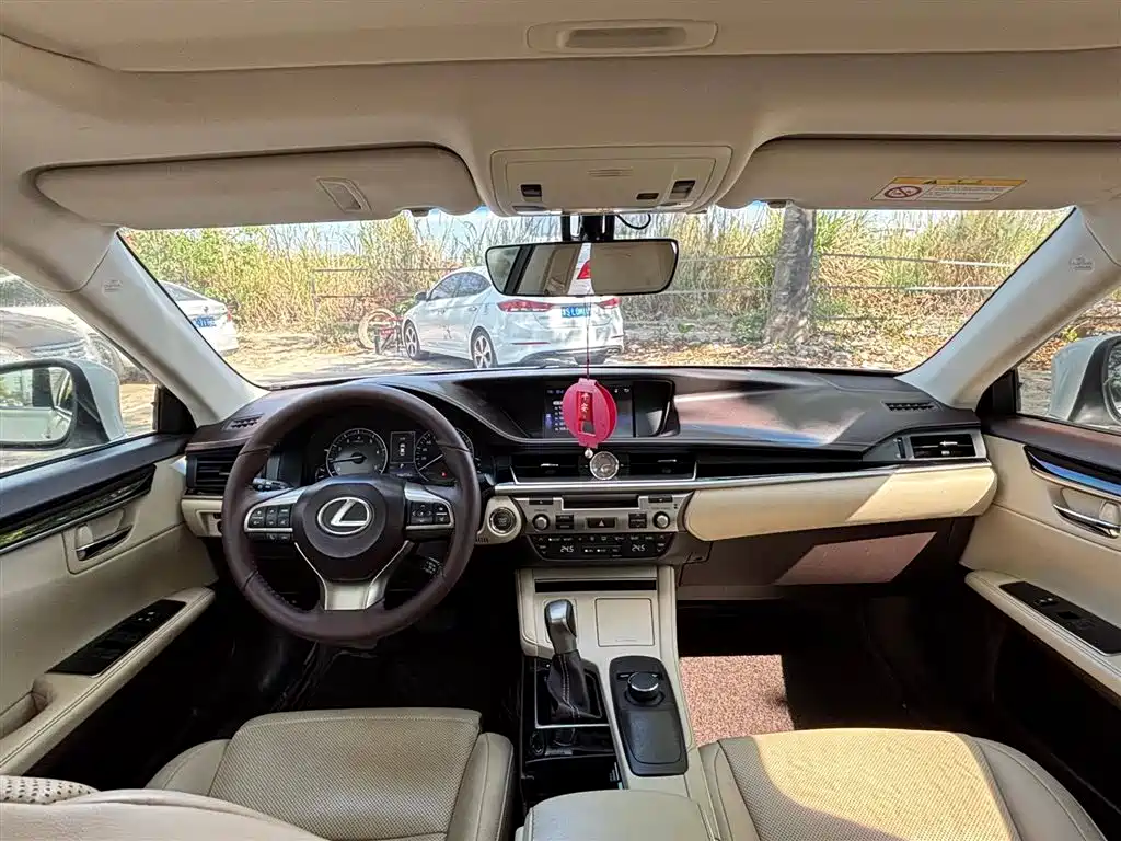 Lexus ES 2015 200 Elite Edition фото 6