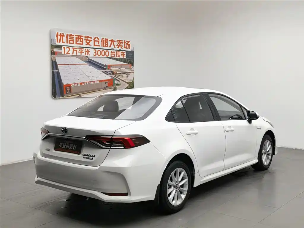 Toyota Corolla 2021 Hybrid 1.8L E-CVT Elite Edition фото 2