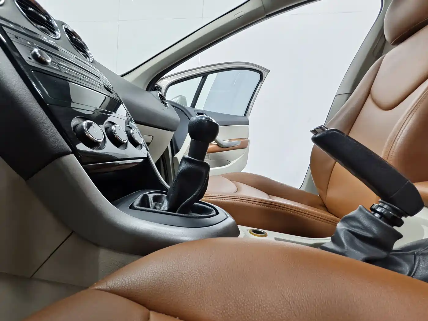 Peugeot 408 2013 1.6L Manual Comfort Edition фото 11