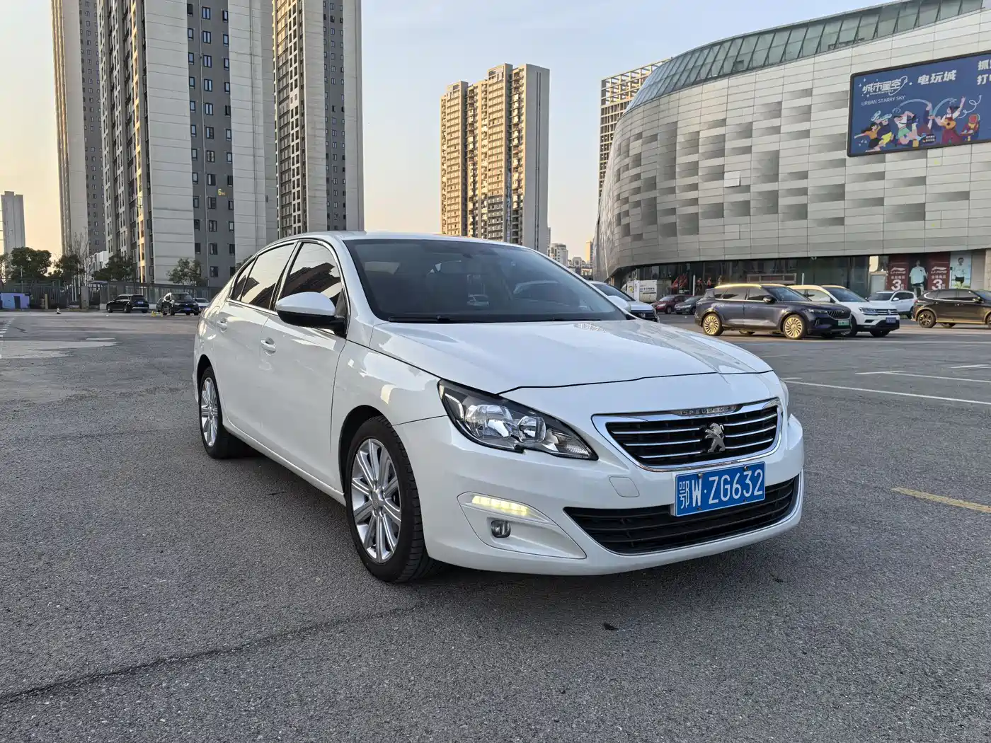 Peugeot 408 2014 1.8L Automatic Luxury Edition фото 6