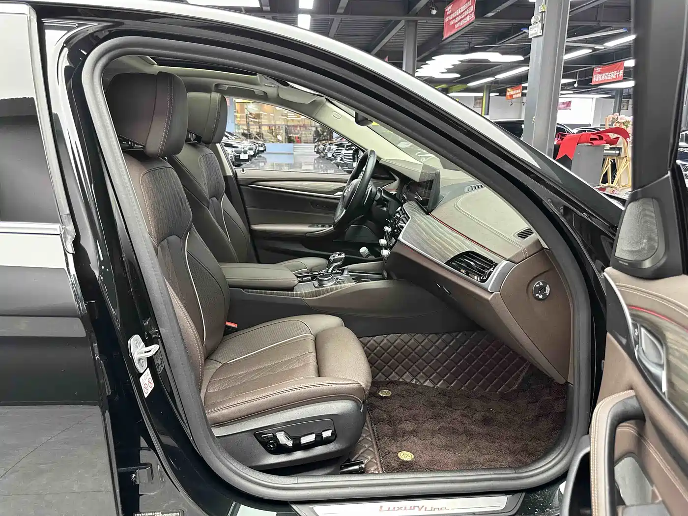 BMW 5 Series 2021 530Li Premium Luxury Package фото 4