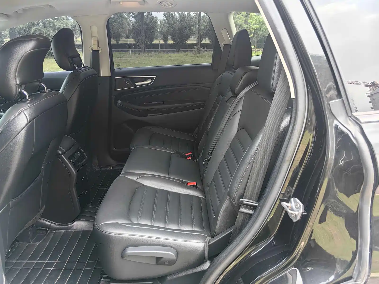 Фото 4 - Ford Edge