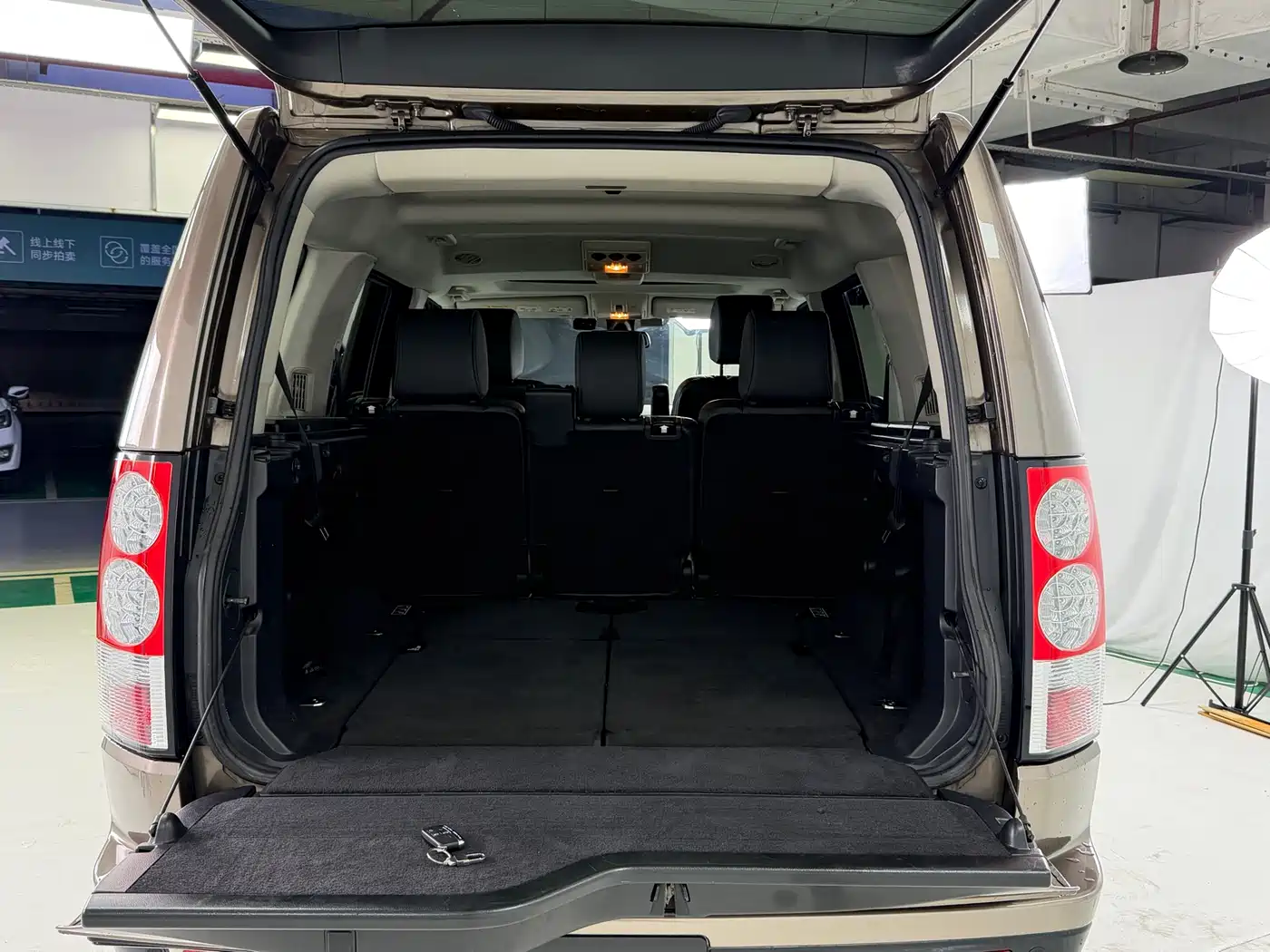 Фото 13 - Land Rover Discovery