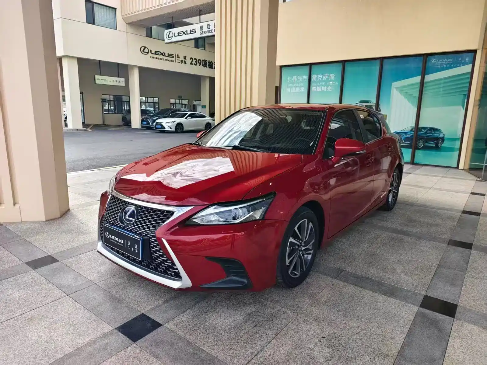 Фото 1 - Lexus CT