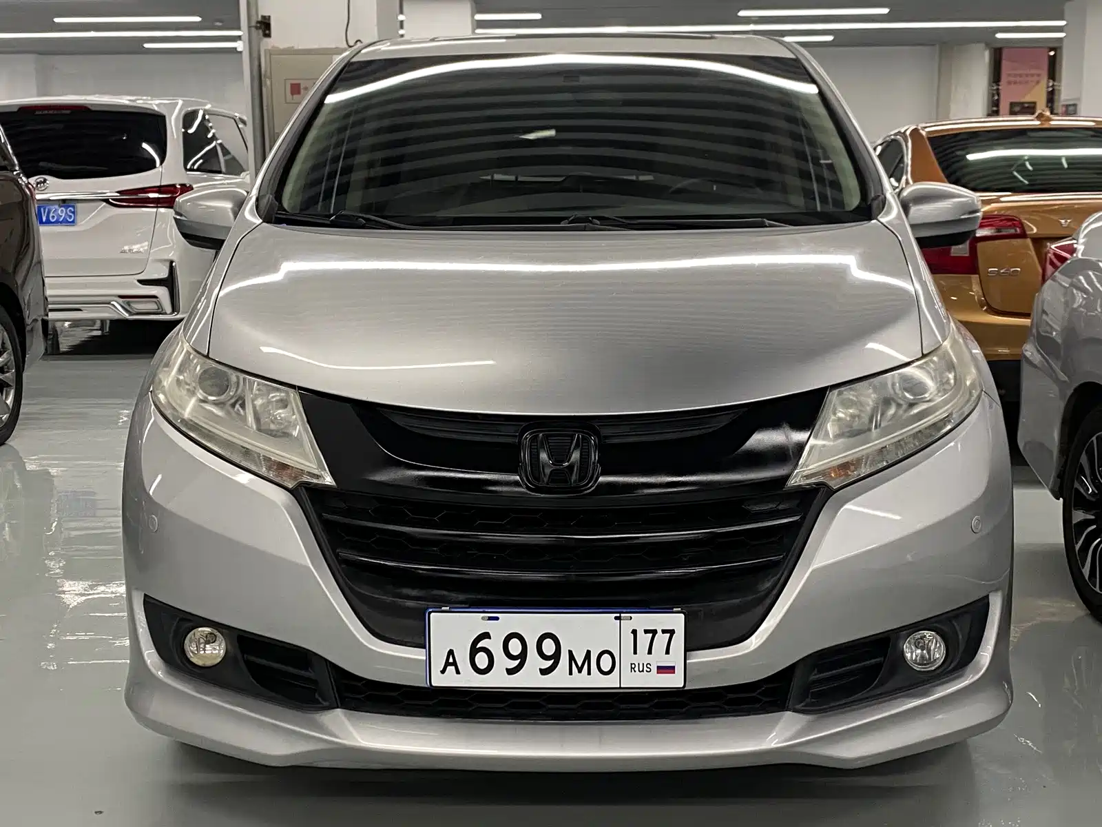 Photo 2 - Honda Odyssey