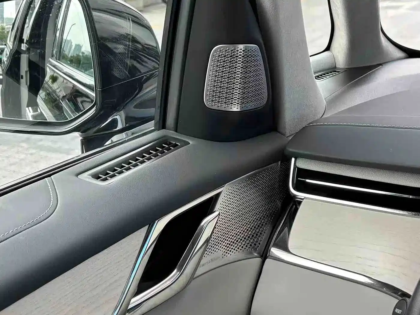 Volvo EM90 2024 2025 Ultra Six-Seater