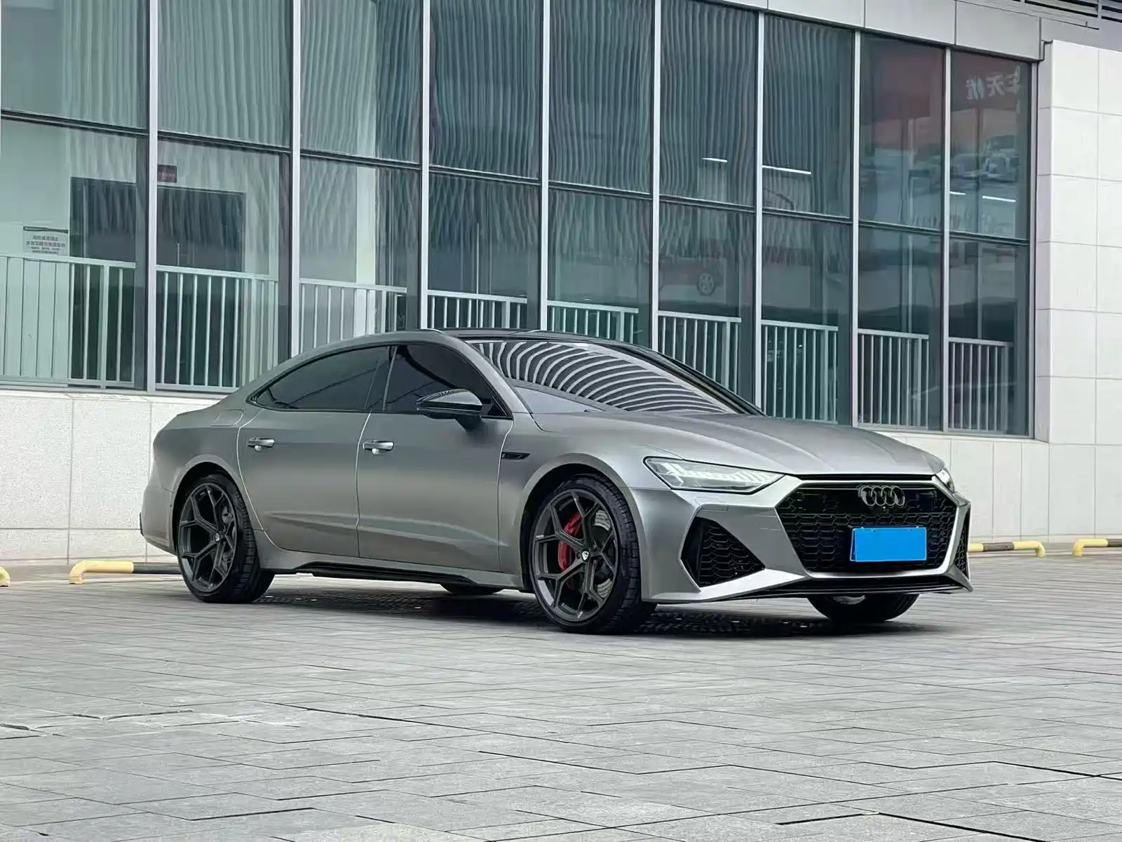 Photo 3 - Audi A7L