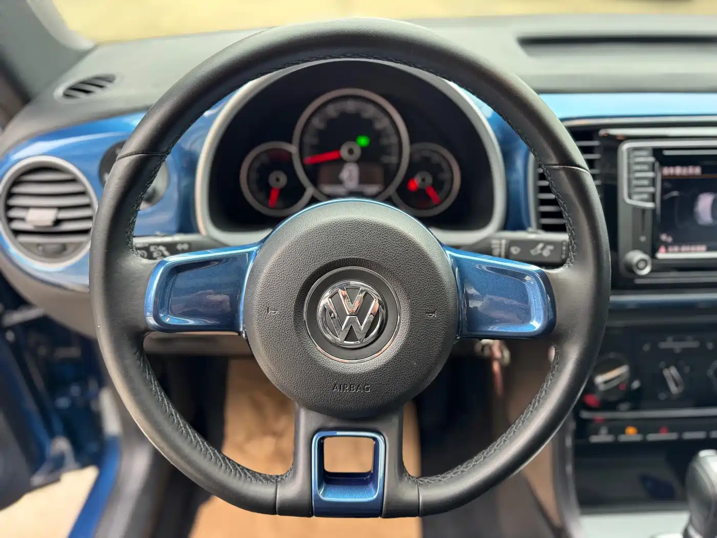 Volkswagen Beetle 2017 180TSI Style фото 11
