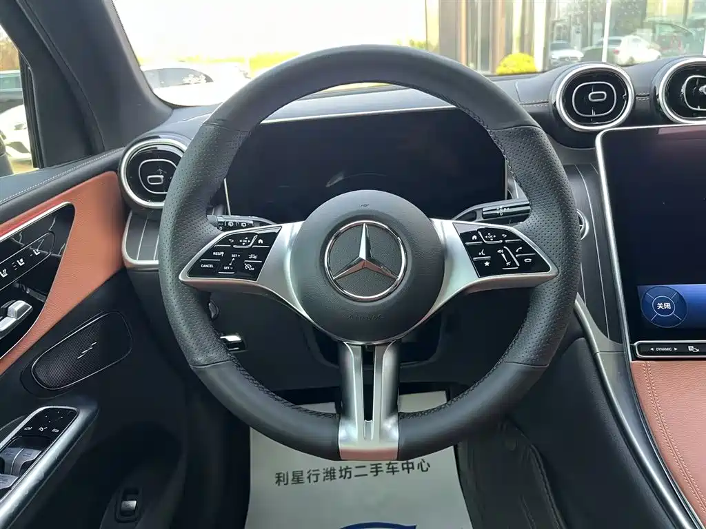 MERCEDES-BENZ GLC