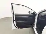 Photo 8 - Hyundai Elantra