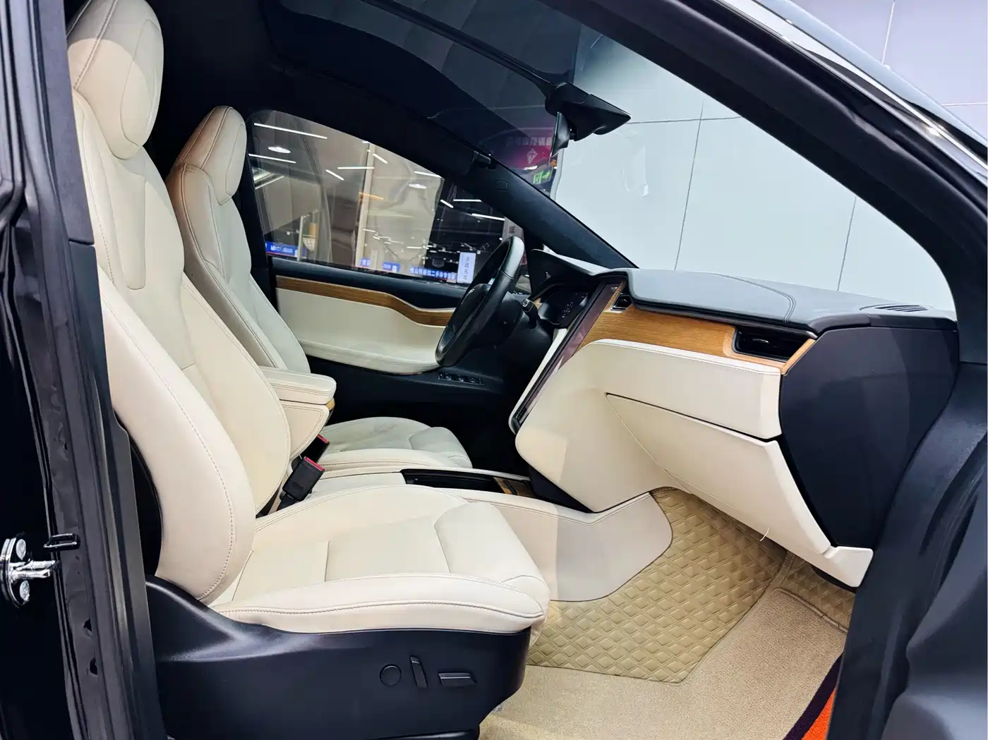 TESLA MODEL X