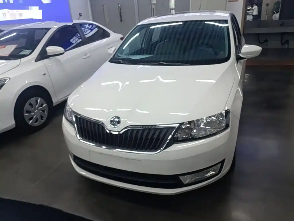 Фото 3 - Škoda Rapid