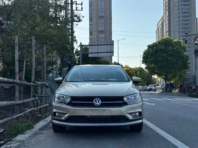 VOLKSWAGEN BORA