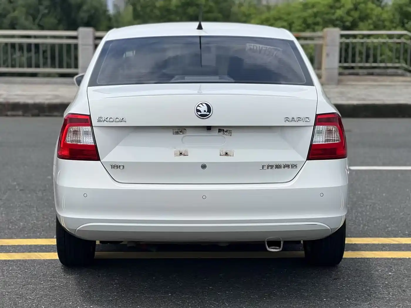 Škoda Rapid 2016 1.6L Automatic Pioneer Edition фото 9