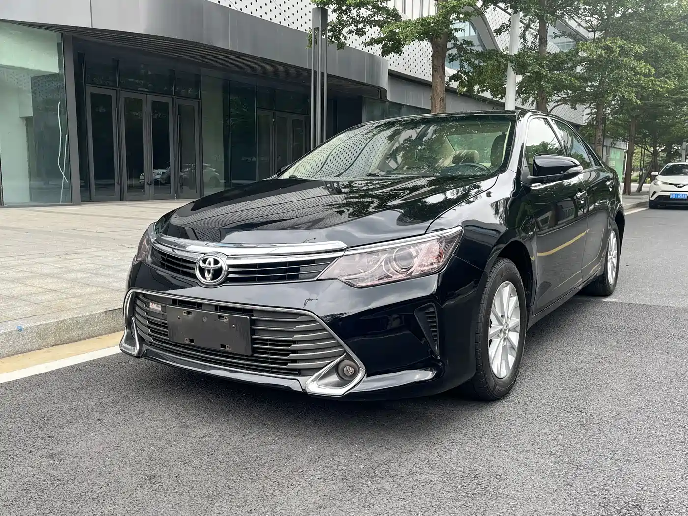 Toyota Camry 2015 2.0G Leading Edition