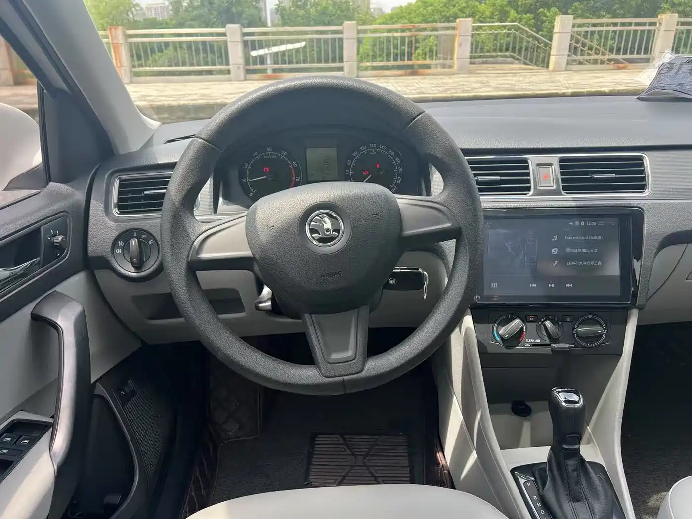 Škoda Rapid 2016 1.6L Automatic Pioneer Edition фото 6