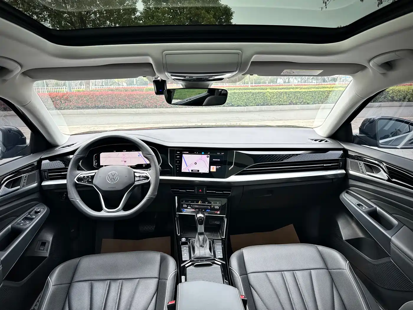 Volkswagen Passat 2024 380TSI Luxury фото 14