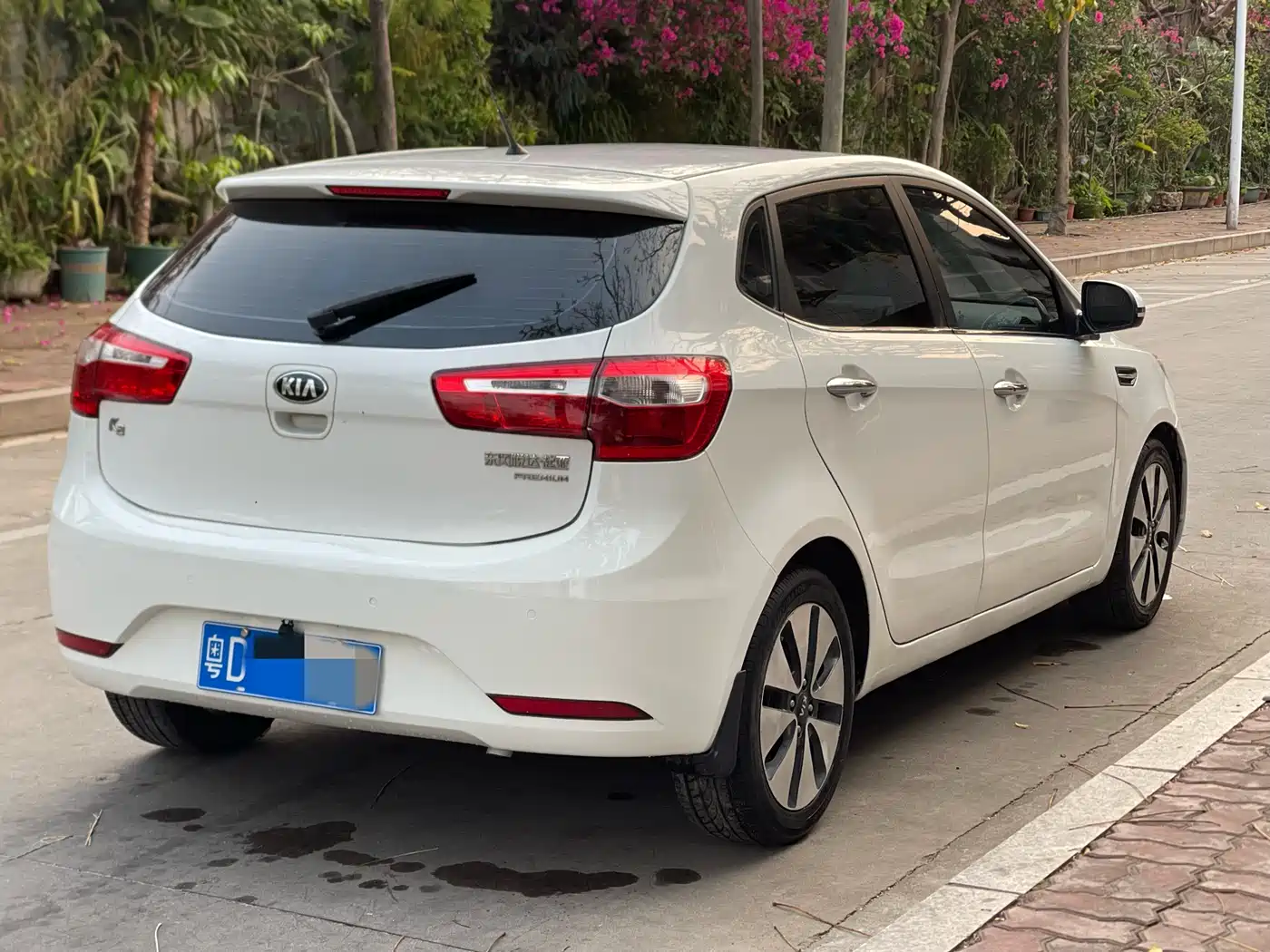 Kia K2 2012 Hatchback 1.6L AT Premium фото 3