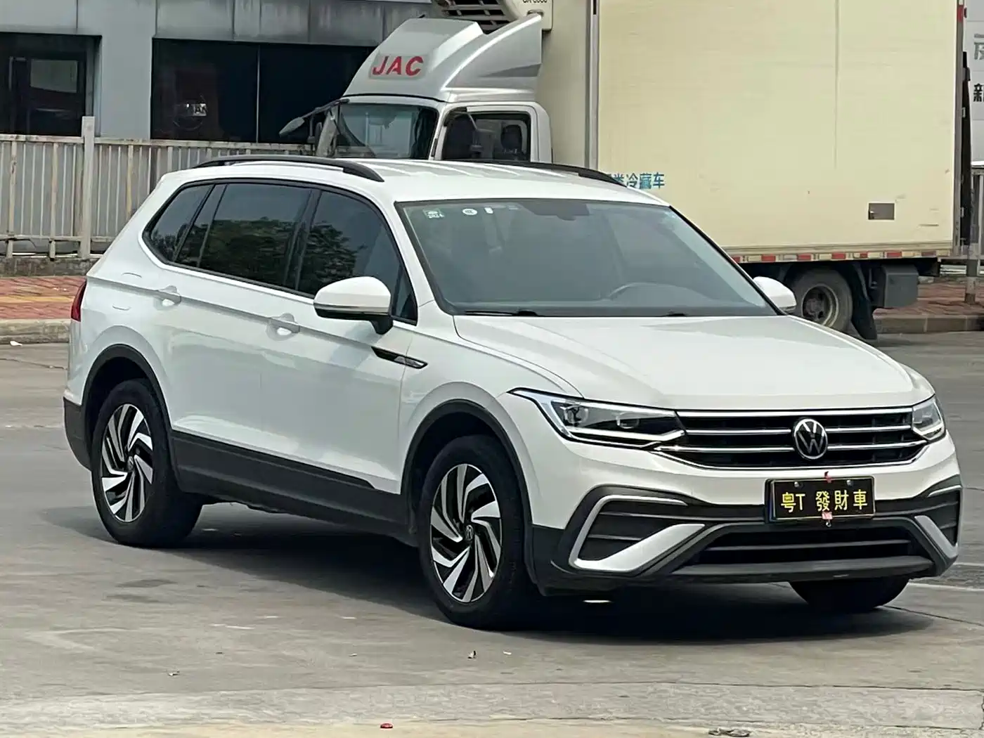 Volkswagen Tiguan L 2022 330TSI Automatic 2WD Comfort Edition фото 3