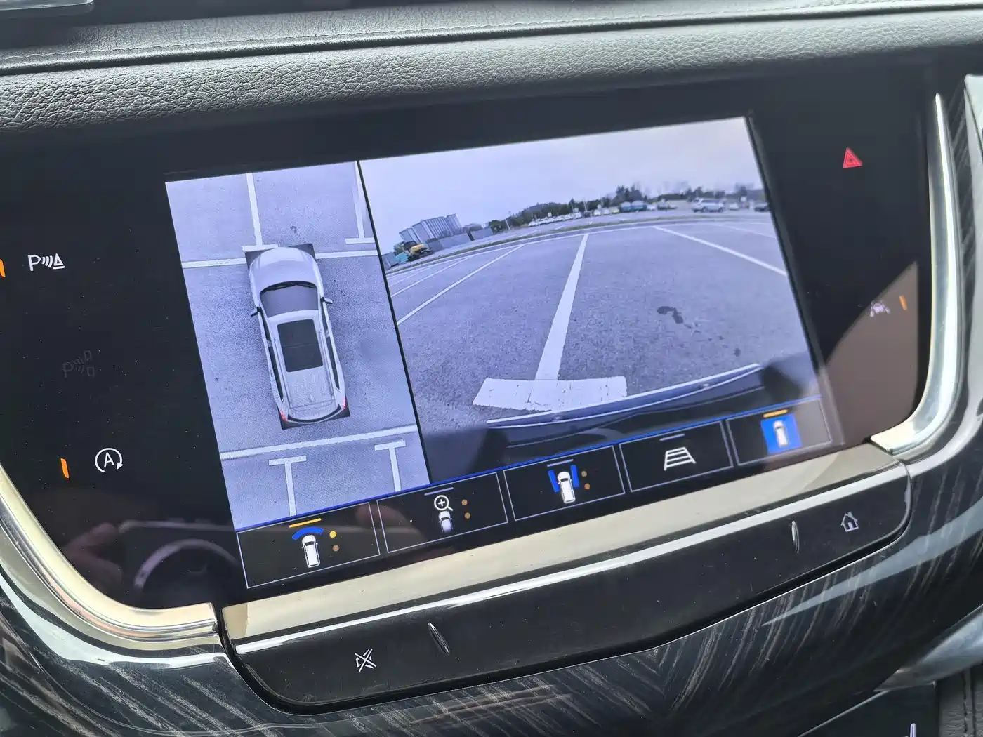CADILLAC XT6