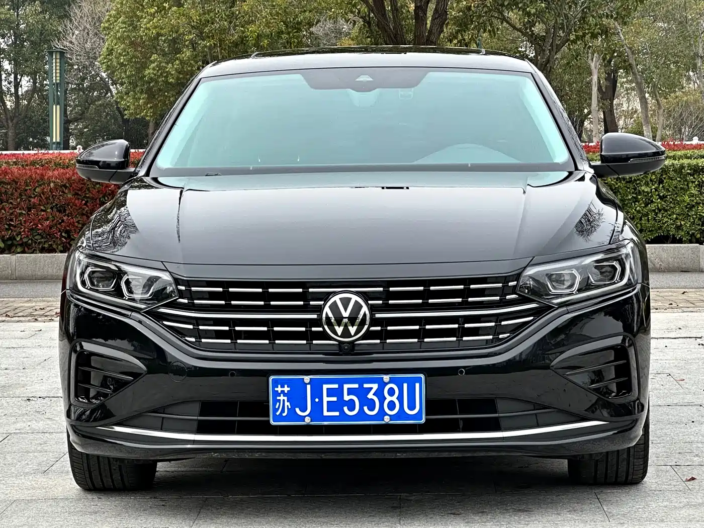 Volkswagen Passat 2024 380TSI Luxury фото 2