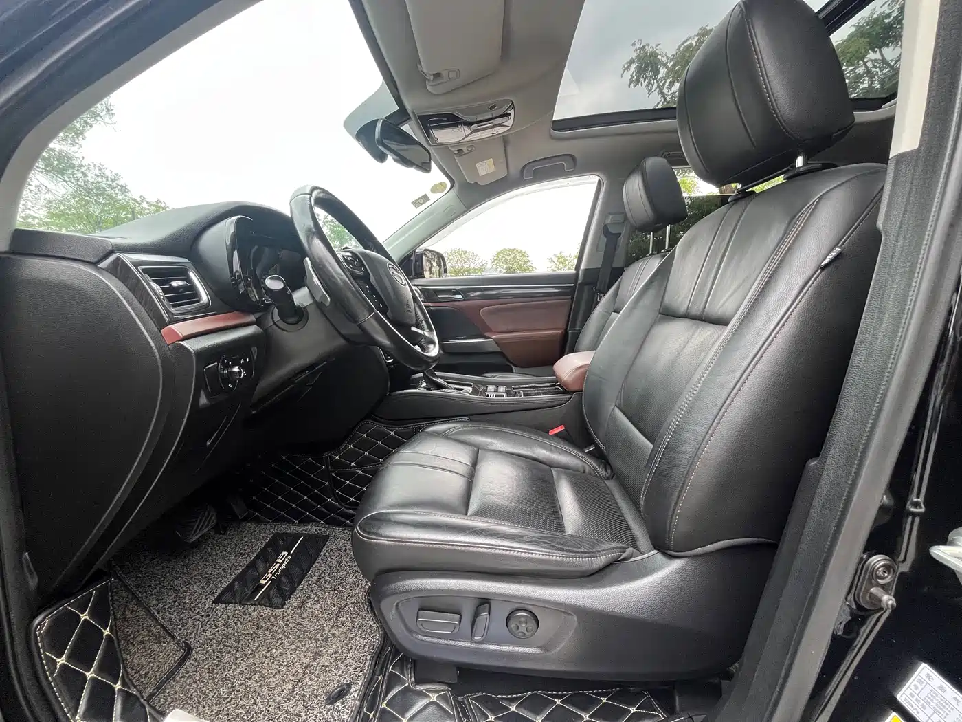 GAC Trumpchi Trumpchi GS8 2017 320T 2WD Luxury Smart Connect (7-seater) фото 4
