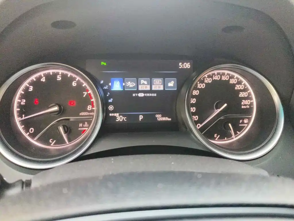 Фото 4 - Toyota Camry