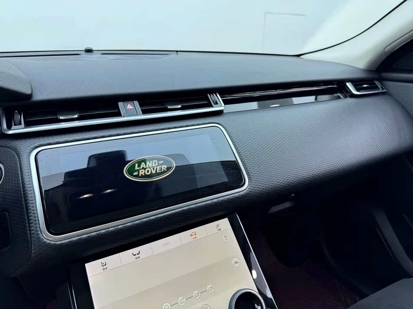 Фото 10 - Land Rover Range Rover Velar