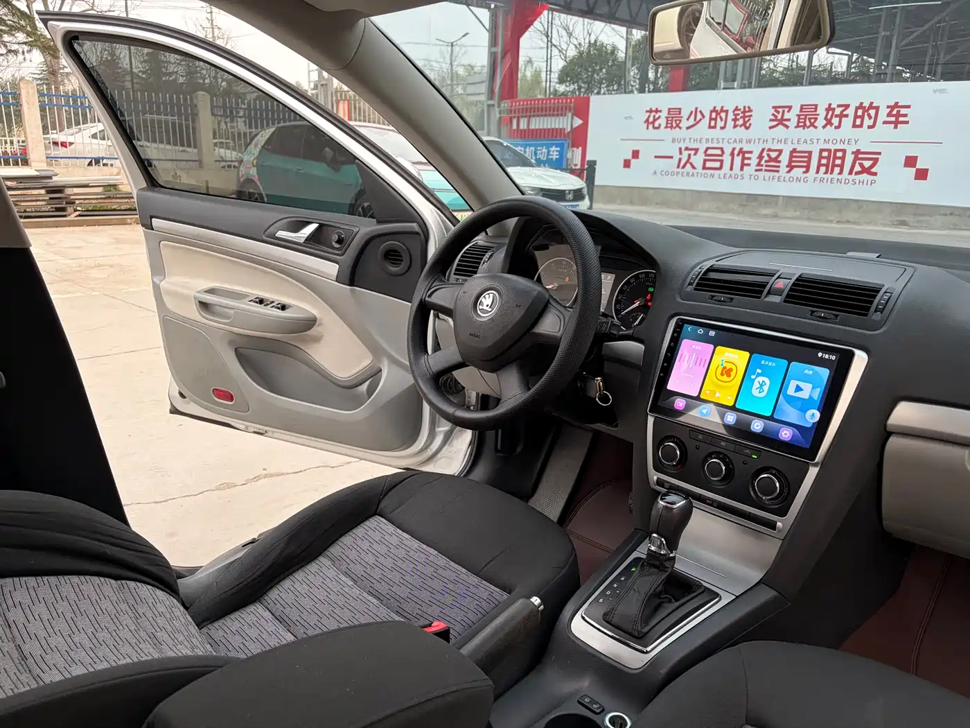 Škoda Octavia 2014 1.6L Auto Yijie Edition фото 10